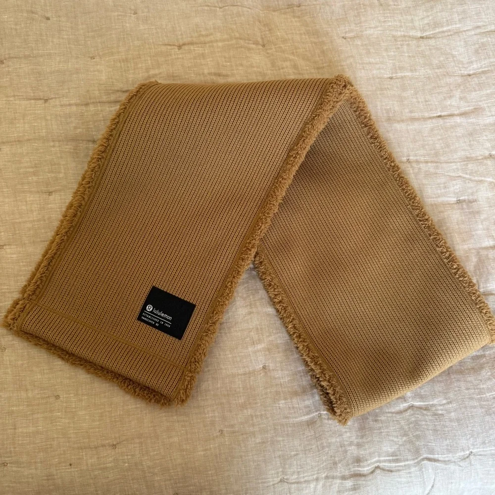LULULEMON Customizable Snap Skinny Fleece Scarf OS Camel‎ Brown Gorpcore Casual